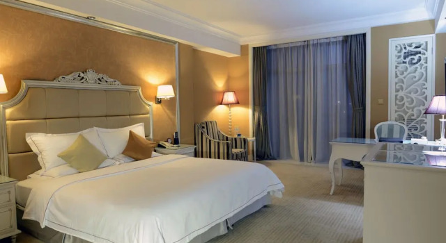 Двухместный номер Deluxe с балконом Country Garden Phoenix Hotel Changsha