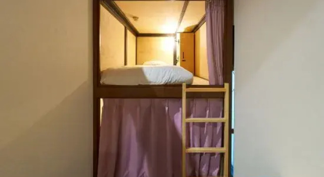 Кровать в общем номере Yokohama Chinatown 3 min walk / Motomachi & Nihon-Odori Station 5 min walk / Cabin-style rooms