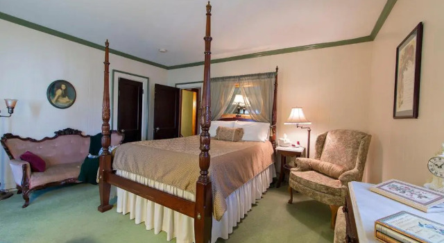 Студия Rosewood Inn