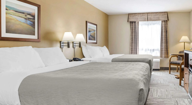Четырёхместный номер Standard Quality Inn Airport