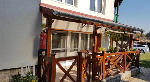 Апартаменты Цокольный этаж c 1 комнатой Kaktusz Villa Heviz