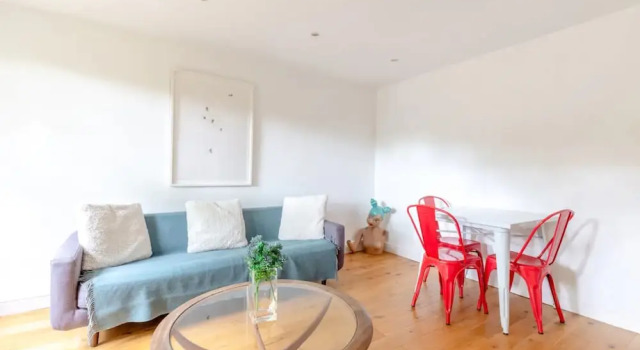Spacious 1 Bedroom Apartment in Vibrant Angel