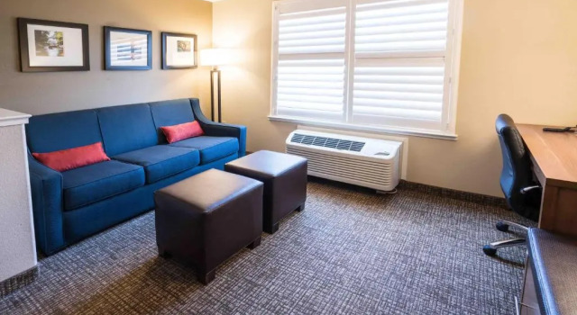 Люкс Comfort Suites Fresno River Park