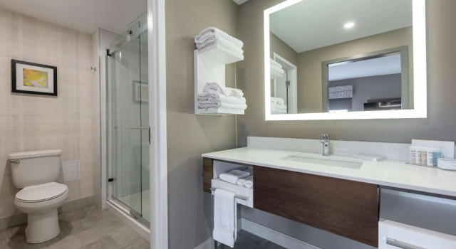 Двухместный люкс Hampton Inn & Suites Charlottetown