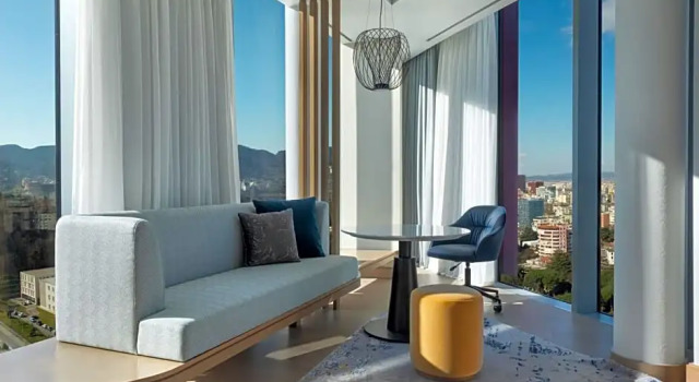 Двухместный полулюкс M Club Lounge Access Tirana Marriott Hotel