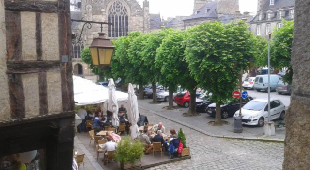Historical Center- Le Studio de St-Sauveur, Забронировать Отель Динан Vallee de la Rance, рядом с Dinan Train Station