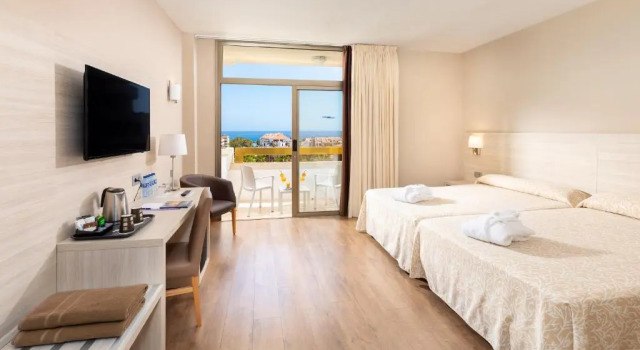Двухместный номер Superior с видом на бассейн Отель Best Tenerife