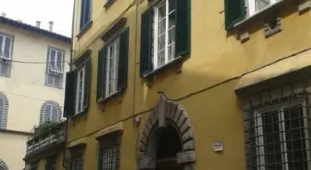 Lucca sui tetti, Забронировать Отель Отели Лукки с парковкой, рядом с Кафедральный собор Лукки, Парковка