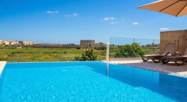 Семейная вилла с балконом Kenn Gozitan Villa and Pool