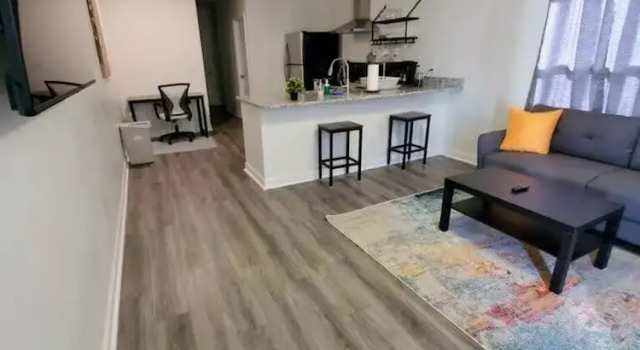 Апартаменты Lakewood Lyon Park Renovated Cottage Near Duke 28B