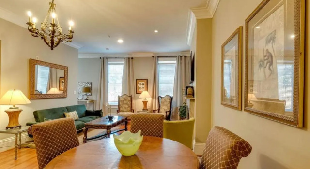 Апартаменты 201 York #3 · Homey Downtown 2 Bedroom Steps from the River