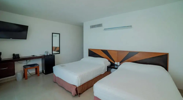 Четырёхместный номер Deluxe с балконом и с видом на залив Hotel Bahia Chac Chi