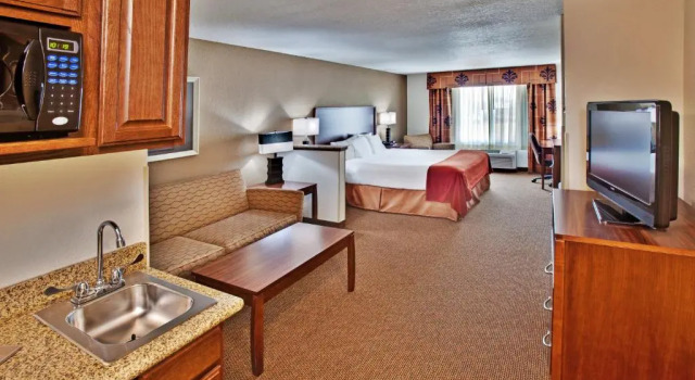 Люкс Holiday Inn Express Hotel & Suites - Dubuque West by IHG