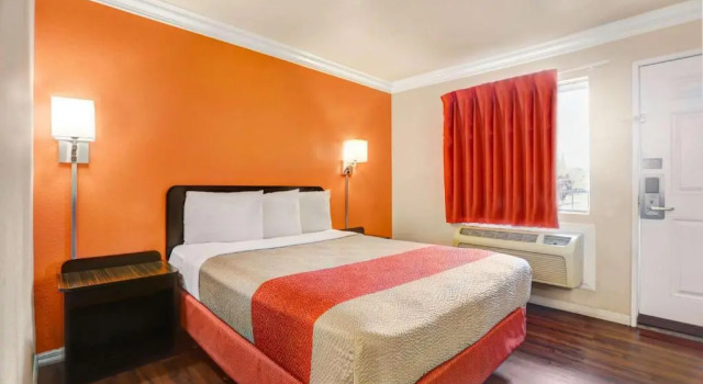 Номер Deluxe Motel 6-Fresno, CA - Belmont Ave