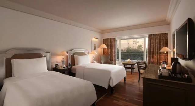 Двухместный guestroom Hilton с видом на бассейн Hilton Mumbai International Airport Hotel