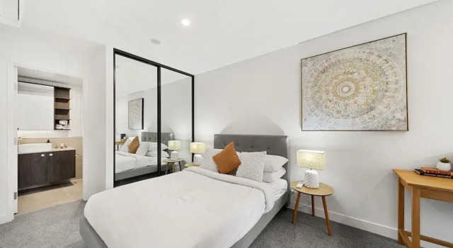 Phillip 2-bed: Chic Interiors, Amazing Amenities, Забронировать Апартаменты/квартира Апартаменты Филлип, Апартаменты/квартира