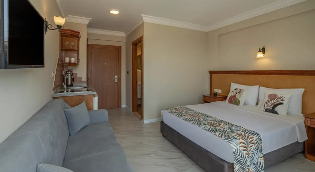 Студия Rosy Suites Hotel