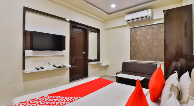 OYO 11985 Hotel Khushboo