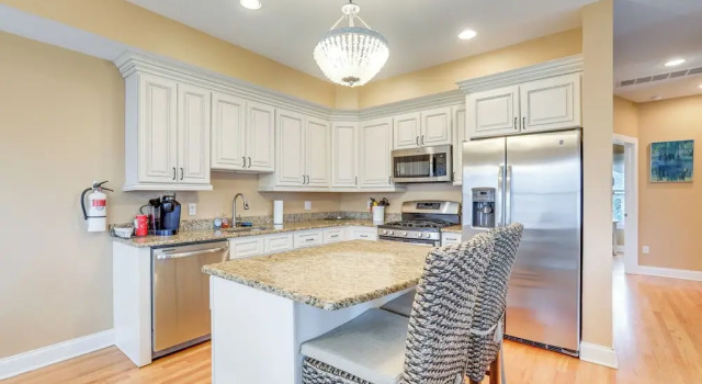 Апартаменты Long Beach Island Townhome w/ Rooftop Deck & Grill