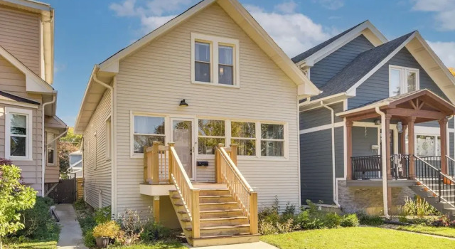 Shop, Dine & Unwind: Oak Park Home w/ Private Yard, Забронировать Отель Отели Иллинойс 3 звезды, 3*