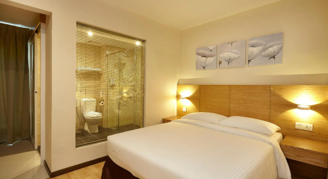 Двухместный номер Deluxe Hotel Six Seasons @ Mid Valley