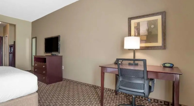 Четырёхместный номер Standard Best Western Plus Chalmette Hotel