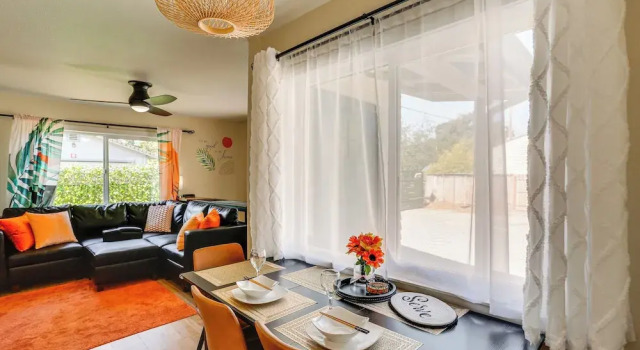 Коттедж Walkable & Bright Bungalow in Dtwn Redding!