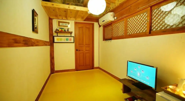 Kim Myongok's Hanok Stay, Забронировать Отель Отели Чонджу 3 звезды, рядом с Конфуцианская школа хянгё в Чонджу, 3*