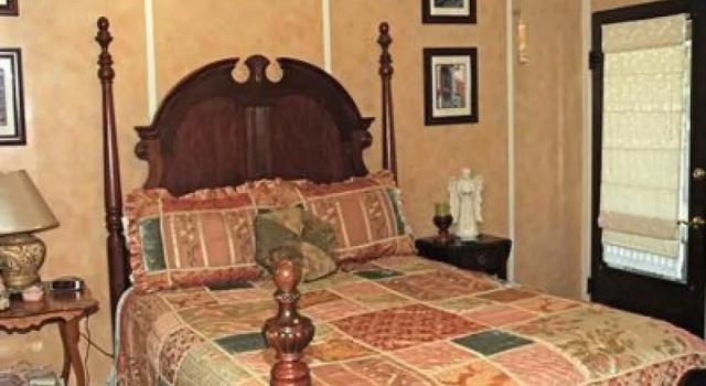 Southern Charm Lodging, Забронировать Отель Отели Фредериксберг 3 звезды, рядом с Галерея Чарльза Бекендорфа, 3*