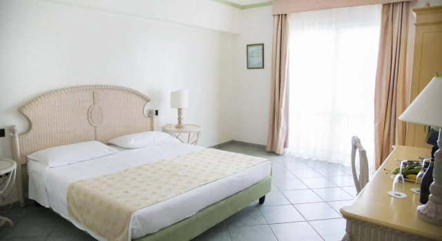 Hotel Village Paradise, Boek Hotel Hotels in Camigliano met parkeren, Parkeren