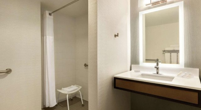 Двухместный номер для гостей с ограниченными возможностями Hilton Garden Inn Tifton