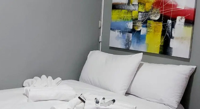 Twenty4ten Guesthouse, Prenota Hotel Gaborone Botswana