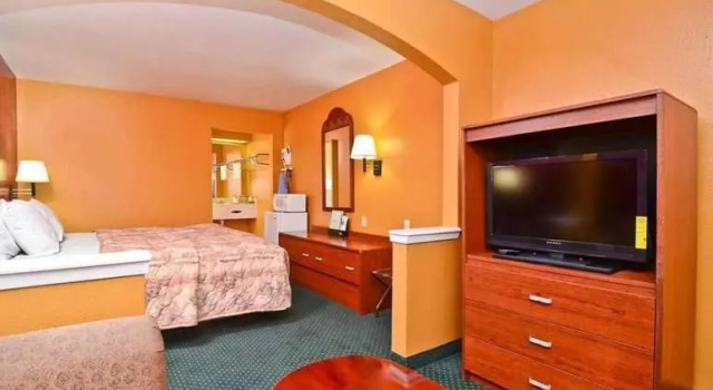 Люкс Pine Point Inn & Suites
