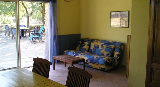 Antique Holiday Home in L'isle-sur-la-sorgue With Pool