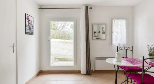 Inviting Holiday Home in Rasteau Near Vaison la Romaine, Rezervasyon Otel Rasteau Vaucluse