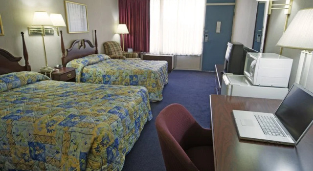 Americas Best Value Inn - Richmond Airport/Sandston, Varaa Hotelli Hotellit Minnesota pysäköinnillä, Pysäköinti