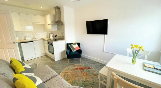 Modern 2 Bed Apt Centre of Penzance, Lift Access