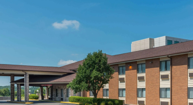 Baymont by Wyndham Metropolis, Book Hotel Hoteller i Metropolis med pool, Swimmingpool