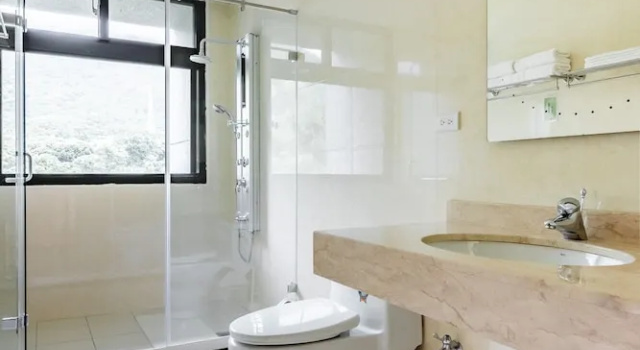 Standard Neljän hengen huone parvekkeella vuoristomaisema Hualien Qian B&B