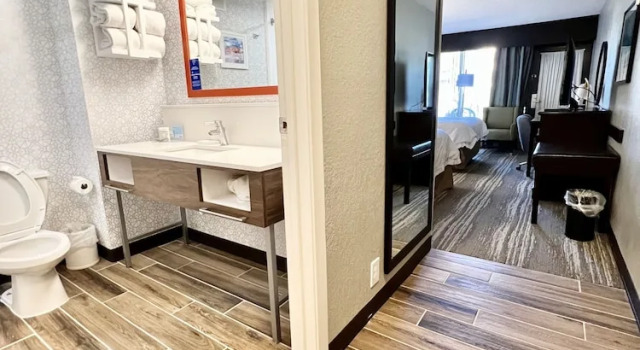 Четырёхместный номер Standard с частичным видом Hampton Inn Fort Walton Beach