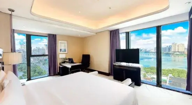 Люкс Luxury Wuhan Youyi International Hotel