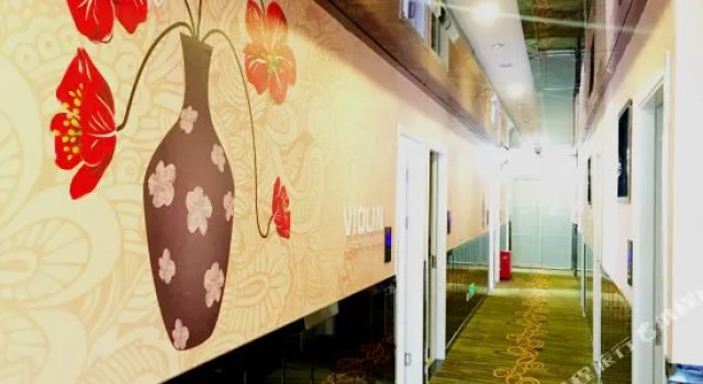Nalang Hotel (Zhongshan Park Metro Station Branch)