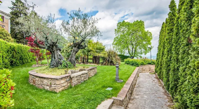 Апартаменты Comfort Tranquil Apartment in Cupramontana With Garden