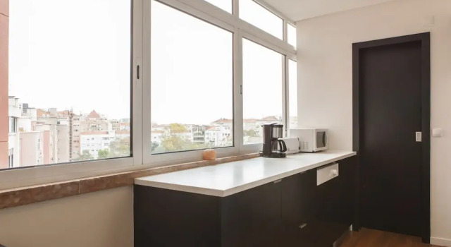 Rent4Rest Lisbon Family & Friends apartment in Roma Avenue, Забронировать Апартаменты/квартира Апартаменты Лиссабона, рядом с Roma - Areeiro Train Station, Апартаменты/квартира