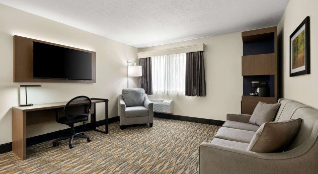 Четырёхместный люкс с 2 комнатами Best Western Inn