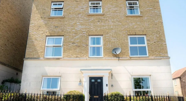 Stunning 6-bed House in Milton Keynes, Varaa Lomakoti Mökit kohteessa Merseyside, Mökki