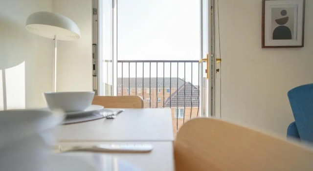 Rowsby Court - Stylish Apartment with Private Parking