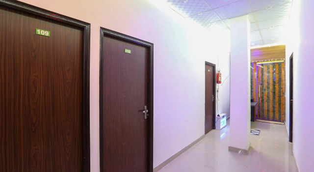OYO 60554 Blue Diamond Inn, Забронировать Отель Фаридабад штат Харьяна