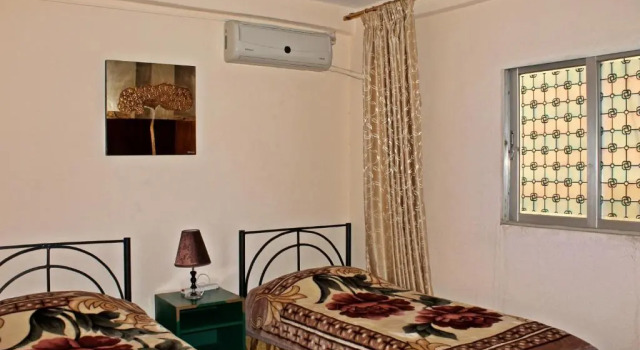 Кровать в общем номере Rocky Mountain Hotel Jordan