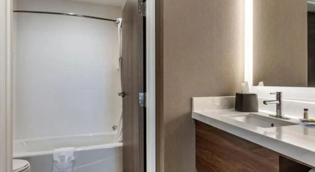 Четырёхместный люкс Staybridge Suites Grand Prairie Near Epic Central by IHG